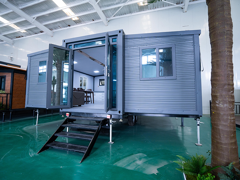 Trailer-mounted Double-wing Expandable House
