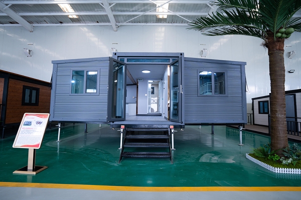 Trailer-mounted Double-wing Expandable House